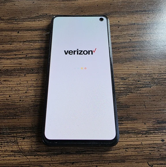 Samsung Galaxy S10E and Otterbox Defender Pro Bundle